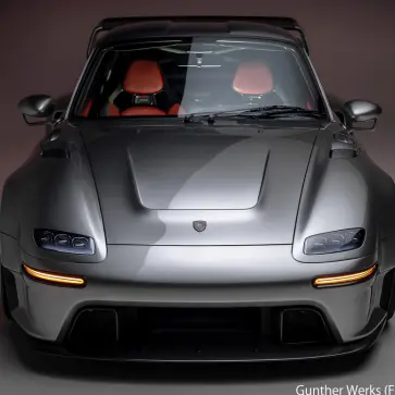 【ポルシェ911レストモッド】ガンサーワークスが993ベースの「フラットノーズ」詳細画像を公開、まさに「メカニカルアート」と呼ぶにふさわしい