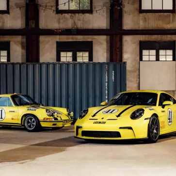 一度は「失われた」1972年のル・マン優勝車ポルシェ911 2.5 S/T。その個体を発見し修復したオーナーへといま、同じカラーにペイントされた現代版911 S/Tが納車される