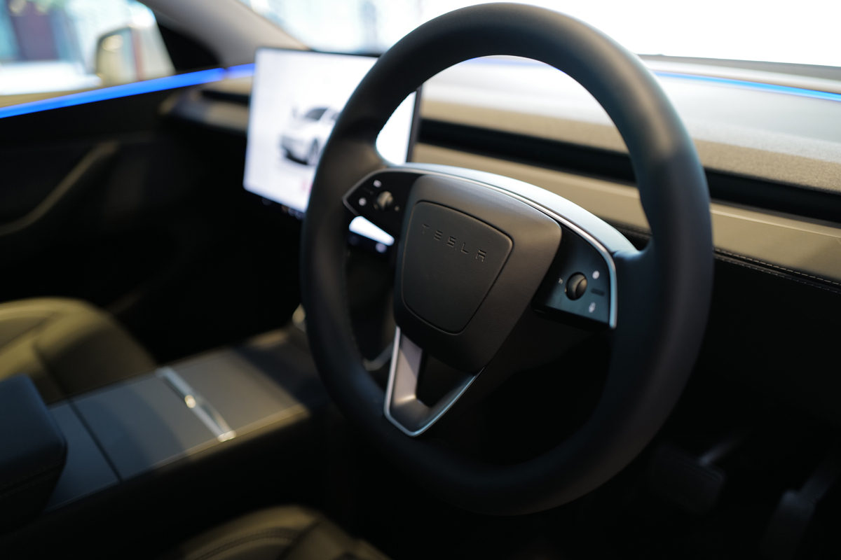 【テスラの戦略転換】「サイバーキャブ」が幻の「モデル2」になる？自動運転の理想と現実の規制との壁、そしてテスラの柔軟な「路線変更政策」と「実利重視」戦略とは