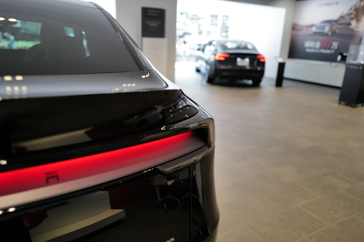 テスラ「サイバーキャブ（Cybercab）」の名称を使用できず？よりによって「宿敵」UniBevに先を越され先行登録されてしまう