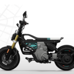 いい具合に価格が下がってきたな・・・。BMWの電動バイク、CE 02の価格が「発売から1年で半額」の60万円台に突入、「乗り出し50万円」になれば”買い”である
