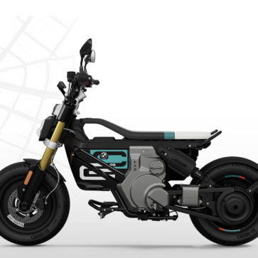 いい具合に価格が下がってきたな・・・。BMWの電動バイク、CE 02の価格が「発売から1年で半額」の60万円台に突入、「乗り出し50万円」になれば”買い”である