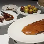 北京ではこんなモノを食べてきた。北京名物北京ダックに乾隆帝が好んだという「乾隆白菜」、濃いめの味付けが好みのボクにはベストマッチ