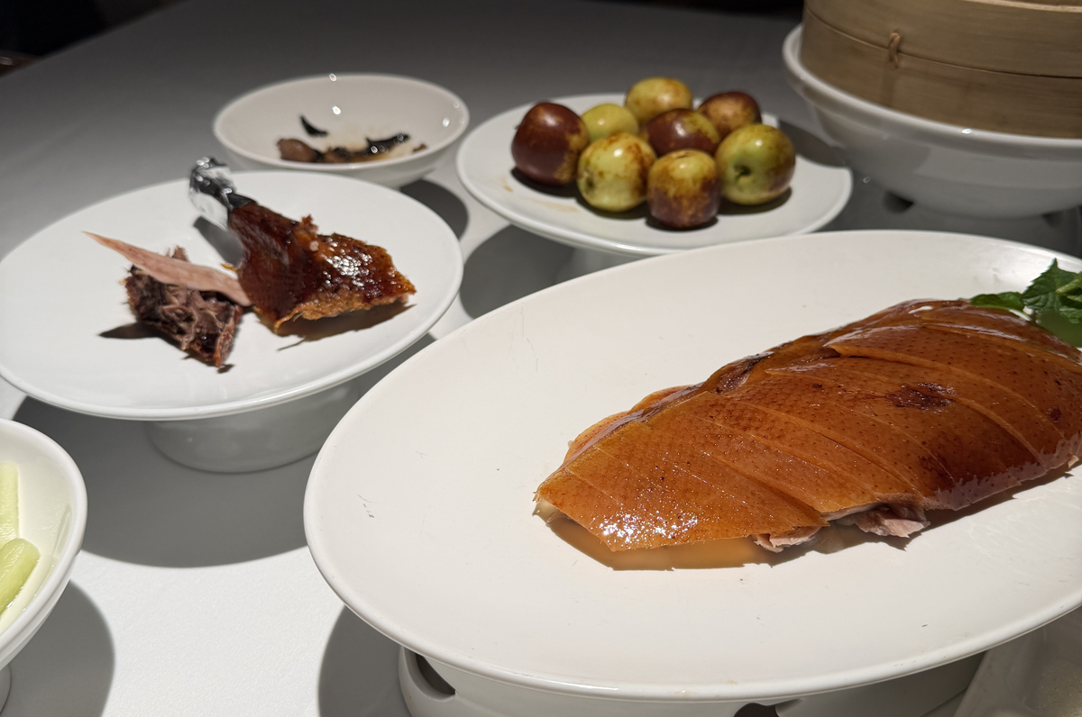 北京ではこんなモノを食べてきた。北京名物北京ダックに乾隆帝が好んだという「乾隆白菜」、濃いめの味付けが好みのボクにはベストマッチ