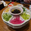 北京ではこんなモノを食べてきた。本場の「ジャージャー麺（炸醤麺）」に加えて庶民派グルメの「爆肚」、そしてヒルトンホテル北京 王府井の朝食ブッフェ