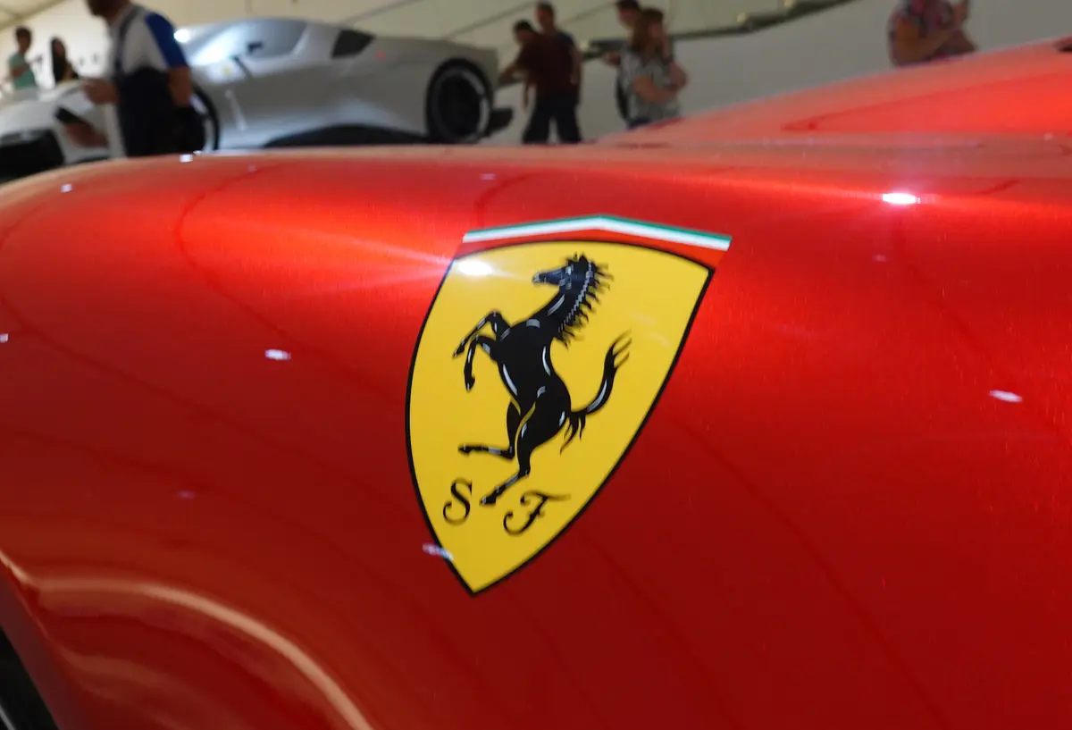 フェラーリの赤に「愛」を見た──ルイス・ハミルトンがいま語る、”新たな挑戦と情熱の源”とは