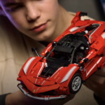 フェラーリFXX Kの革新技術を自らの手で体験。849ピースのLEGOテクニックで始めるエンジニアリング・アドベンチャー
