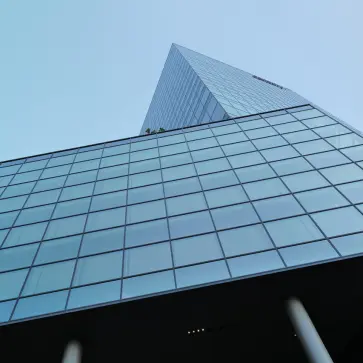 「キャノピーbyヒルトン大阪梅田」駐車場へとランドクルーザー250で行ってみた。さすが最新の設備だけあって「走りやすい」構内に【動画】