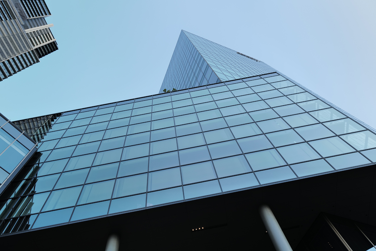 「キャノピーbyヒルトン大阪梅田」駐車場へとランドクルーザー250で行ってみた。さすが最新の設備だけあって「走りやすい」構内に【動画】