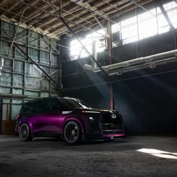 インフィニティ、「R35 GT-R ニスモのエンジン」を積んだ狂気のQX80 Rスペックを公開。ボディカラーはミッドナイトパープル