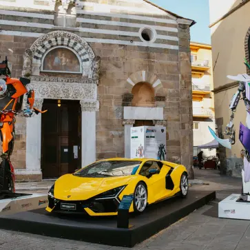 ランボルギーニ、「SCARTプロジェクト」をで初公開。スーパーカーの廃材から生まれた“環境防衛ロボット”6体を展示