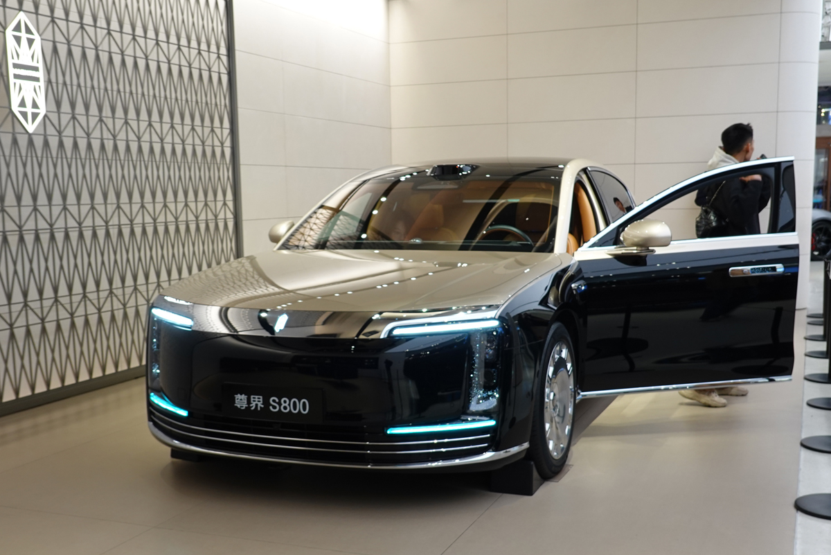 中国では最高級、「ロールスロイスのライバル」とされるマエストロ(MAEXTRO)S800を見てきた。正直、その高い品質と競争力には驚かされる