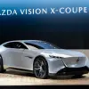 マツダが「今後の市販車に採用されそうな」新しいデザインを盛り込んだ「ビジョン クロスクーペ」「ビジョン クロスコンパクト」を世界初公開。クロスクーペは「ロータリエンジン」搭載