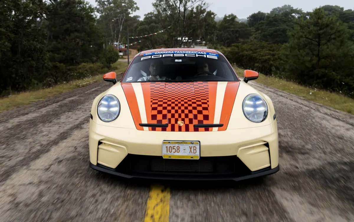 ポルシェの伝説を繋ぐ:特別仕様の911カレラが車名の由来ともなった「ラ・カレラ・パナメリカーナ」2025を駆ける
