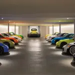 「ポルシェのために家を建てた建築家」。地下にポルシェ・コレクションを収蔵し「地下にガレージがあるのではなく、ガレージの上に家があるのです」