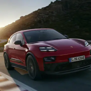ポルシェがマカンEVに「GTS」グレードを追加。パフォーマンス、価格、リセールバリューの「ベストバランス」か？