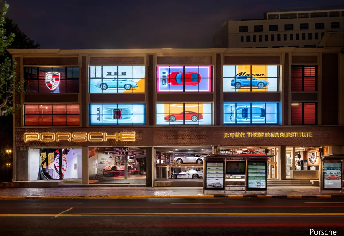 ポルシェが上海にてポップアップ展示を開始。「エレクトリック」一切無し、モータースポーツにおけるヘリテージをアピール