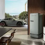 【機能美の極致】ポルシェ x スメッグの異色コラボが実現—「内燃エンジンとル・マンの魂」を宿す限定キッチン家電が発売される