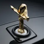 ロールス・ロイスが「ファントム誕生100周年」を記念した究極の限定車を公開。「100年分の歴史」を詰め込み、運転席と後席では「そこに座るものの階級差」を表現