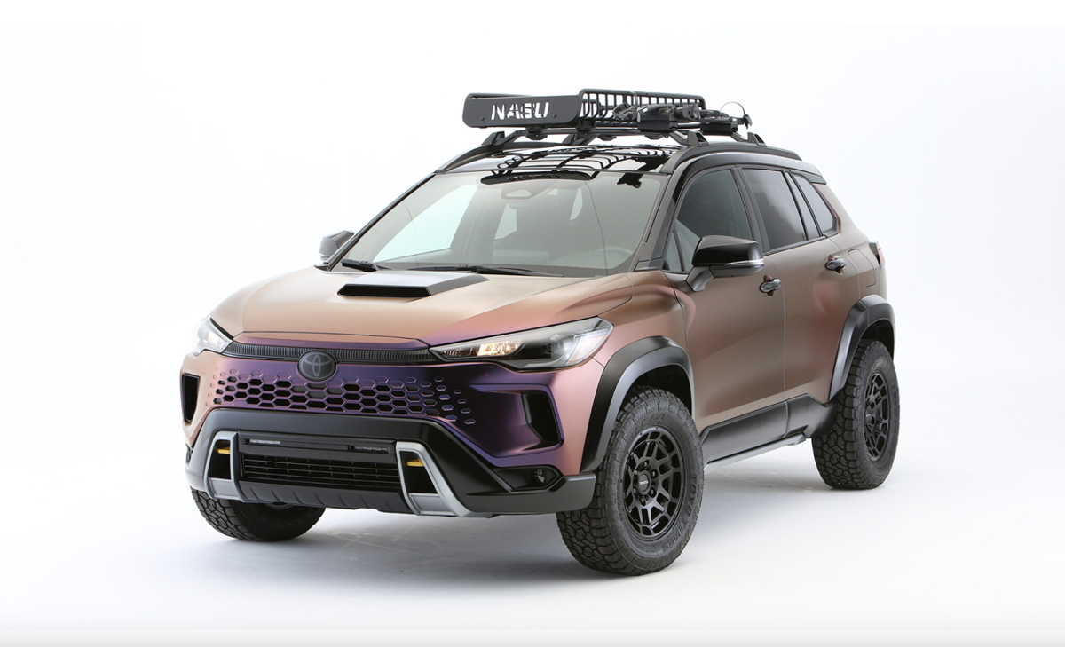 トヨタ カローラクロス「”ナス”エディション」がトヨタ公式カスタム車両として登場。市販されれば人気化しそう