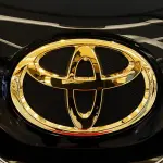 なぜ90年代のトヨタ車には「金色のエンブレム」が存在したのか？：バブル期特有の”成金”仕様か、それとも時代の流行か。なお現代でもっとも多く「ゴールドエンブレム」を揃えるのはホンダ