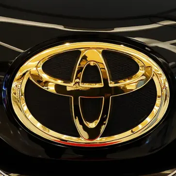なぜ90年代のトヨタ車には「金色のエンブレム」が存在したのか？：バブル期特有の”成金”仕様か、それとも時代の流行か。なお現代でもっとも多く「ゴールドエンブレム」を揃えるのはホンダ