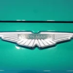 アストンマーティンのウイングエンブレム