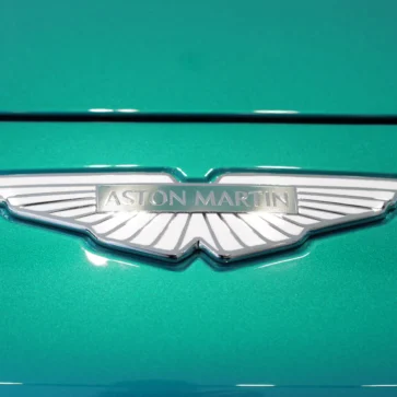 アストンマーティンのウイングエンブレム