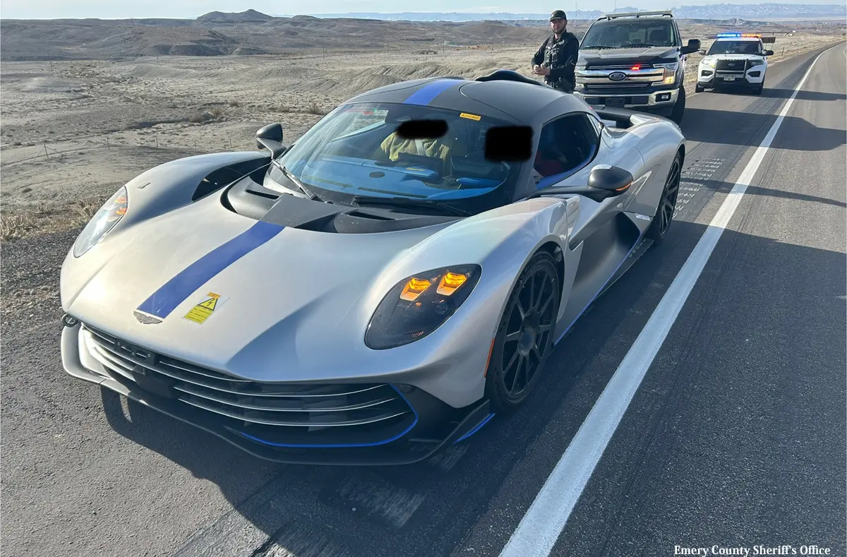 1,000馬力超え2.3億円超のハイパーカー、アストンマーティン「ヴァルハラ」が開発テスト中に危険運転、現地保安官によって「御用」となる