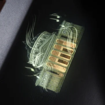 ベントレー、今度は「動く」アニメイテッド ウエルカムランプを発表。クルマのドアが“11秒の光のショー”を演出、カーテシーランプは新時代へ