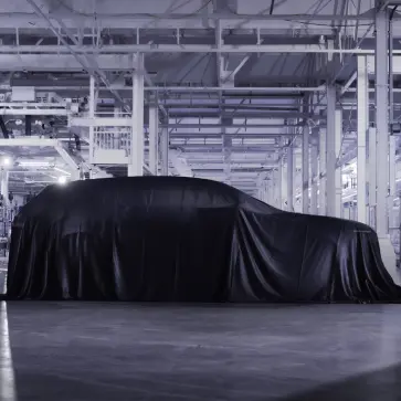 ベントレー、長期成長計画「Beyond100+」戦略を更新。完全電動化は2035年以降に延期、新型ラグジュアリーSUVを2026年発表へ