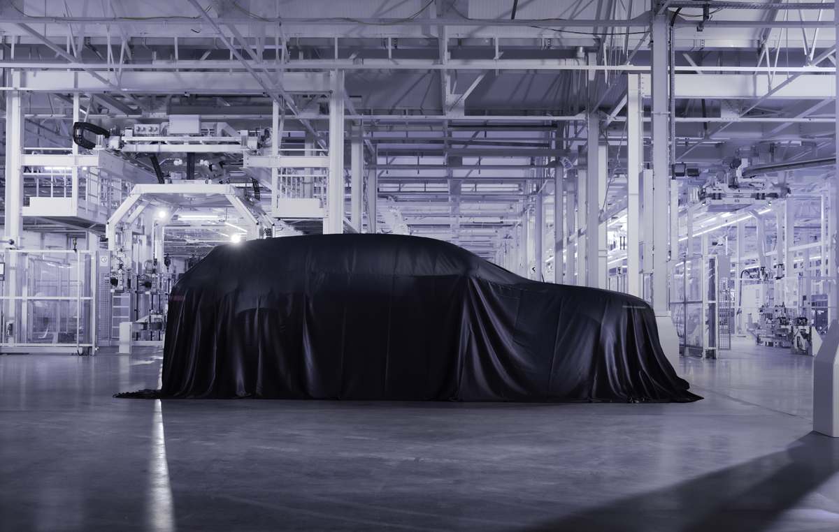 ベントレー、長期成長計画「Beyond100+」戦略を更新。完全電動化は2035年以降に延期、新型ラグジュアリーSUVを2026年発表へ