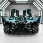 ブガッティ究極のサーキットウエポン「ボリード」最後の一台がついに完成。W16の遺産を未来へと繋ぐ物語とは