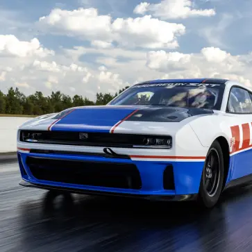 ついに「新型ダッジ・チャージャー」にV8搭載モデル登場。ただし限定50台、ドラッグ専用の“ハッスル・スタッフ・ドラッグパック”