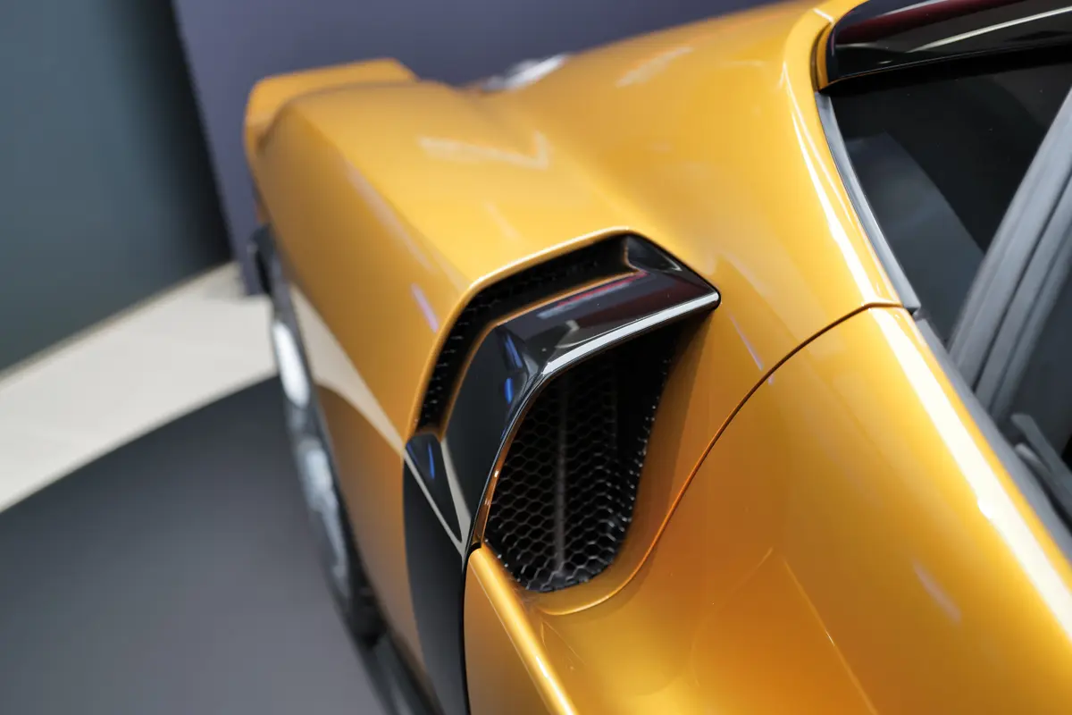 フェラーリ849テスタロッサのエアインテーク（リヤフェンダー）