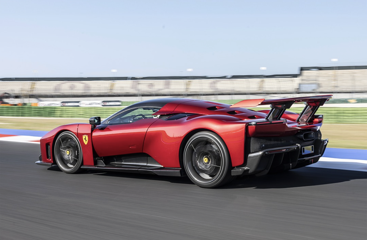 フェラーリF80はなぜV12ではなくV6を採用？「現在のレーシングシーン（F1、WEC）で頂点に立つのは、V6ターボとハイブリッドの組み合わせだから」