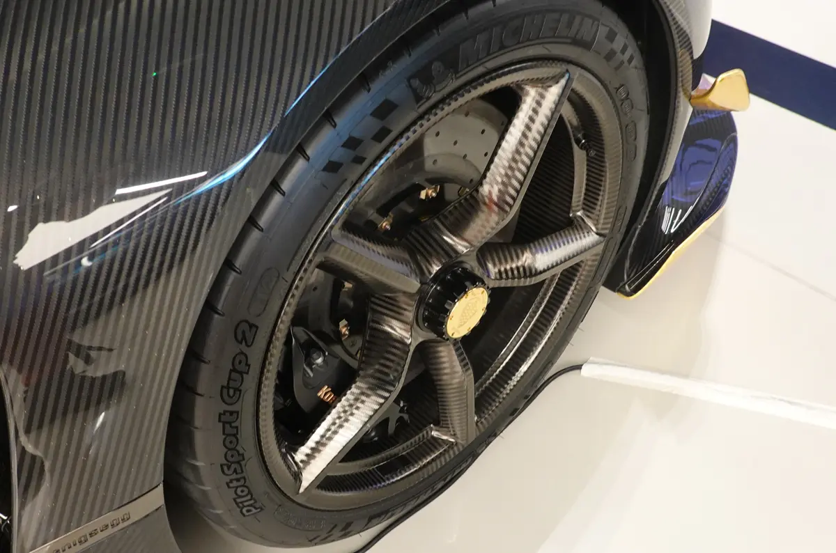 ケーニグセグのオーナーが「信頼性不足」をSNSにて告発、ケーニグセグCEOが真っ向から反論する異例の事態に。少量生産メーカーならではの問題か