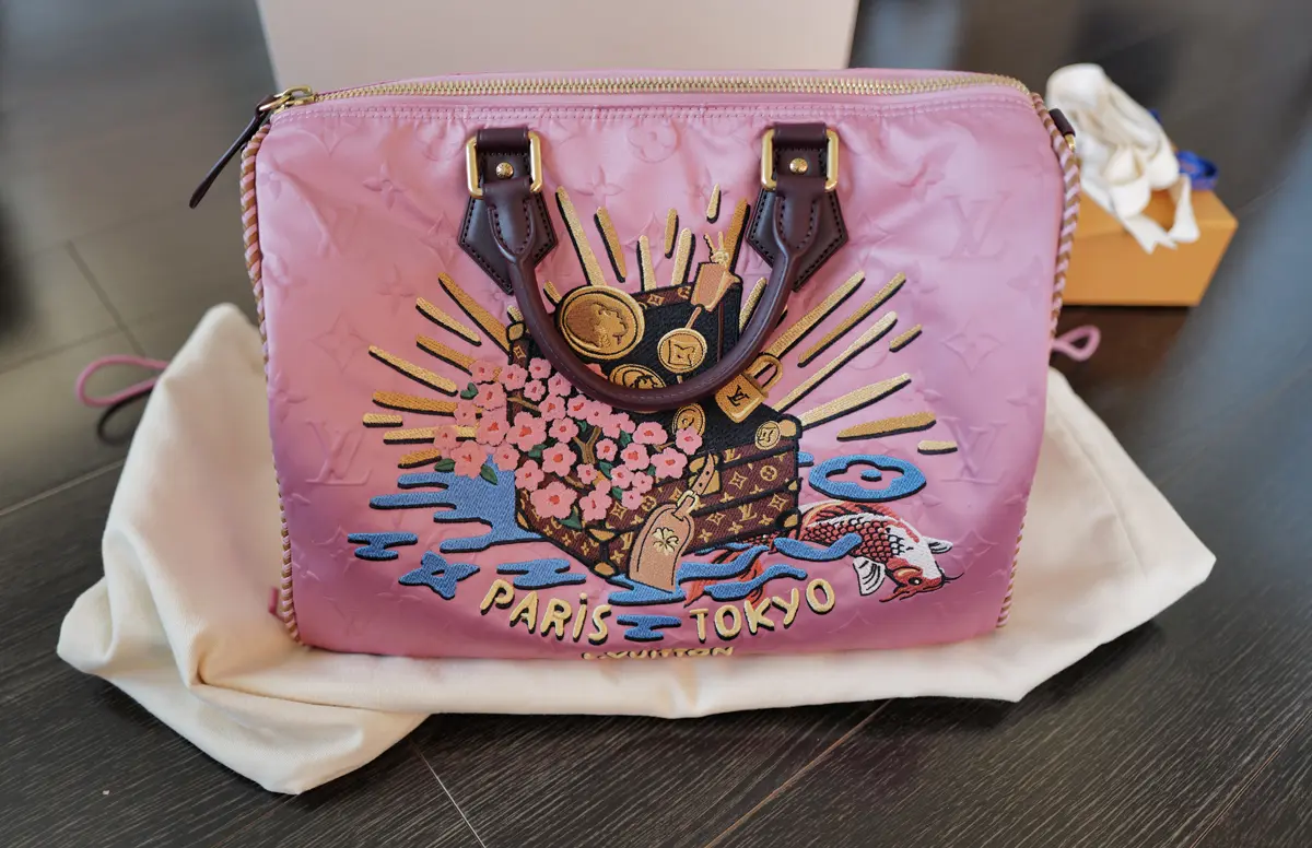 ルイ・ヴィトンの限定レアアイテム「スピーディ P9 バンドリエール 40」を購入。イメージは「スカジャン」、国内流通は「わずか2個」、収まる箱も特別仕様