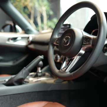 なぜ消えた？「手引き式サイドブレーキ」。車載技術の進化を象徴する「電子パーキングブレーキ（EPB）」のメリットと普及理由とは