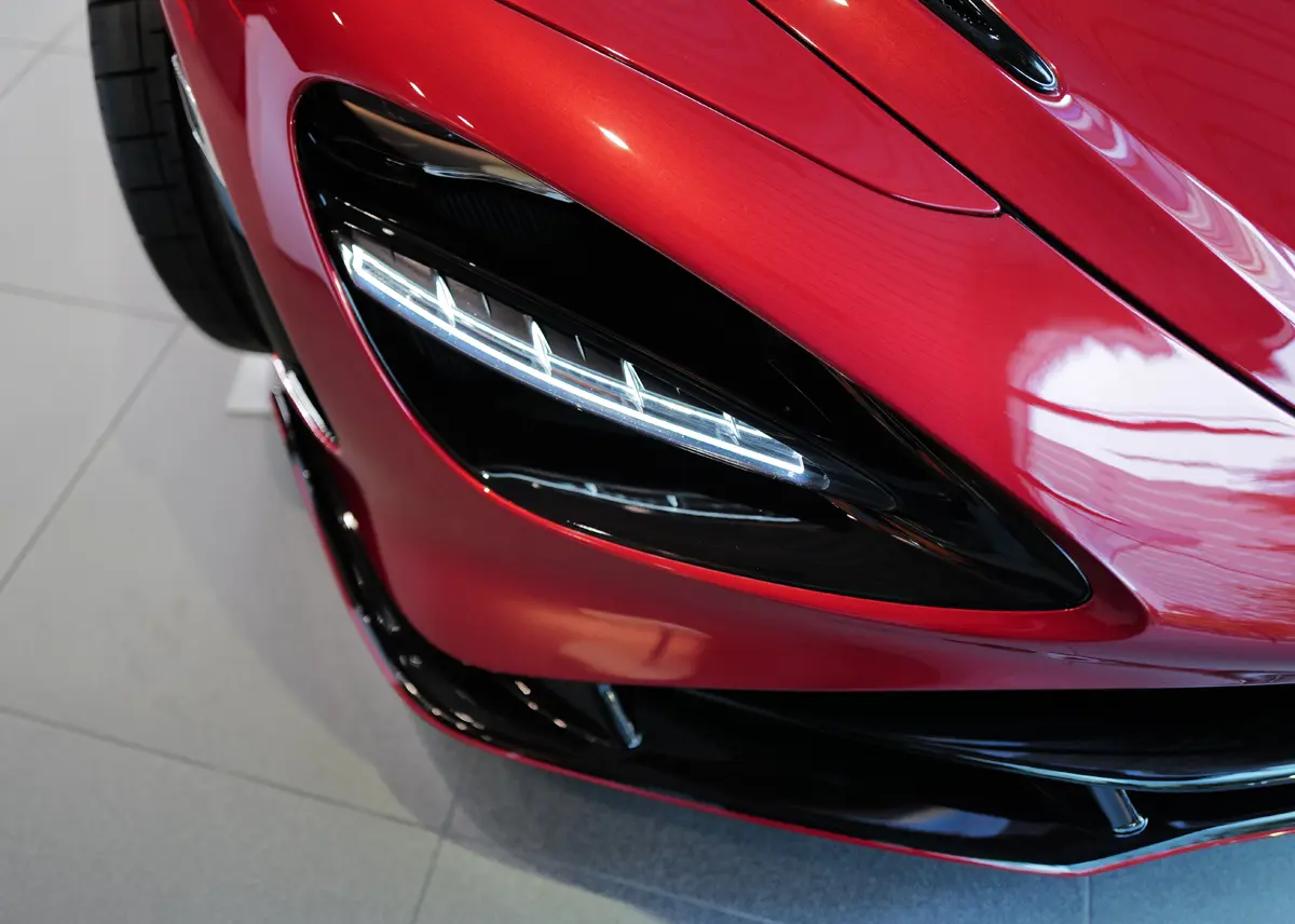 マクラーレン750S「JC96」のフロント（ヘッドライト）