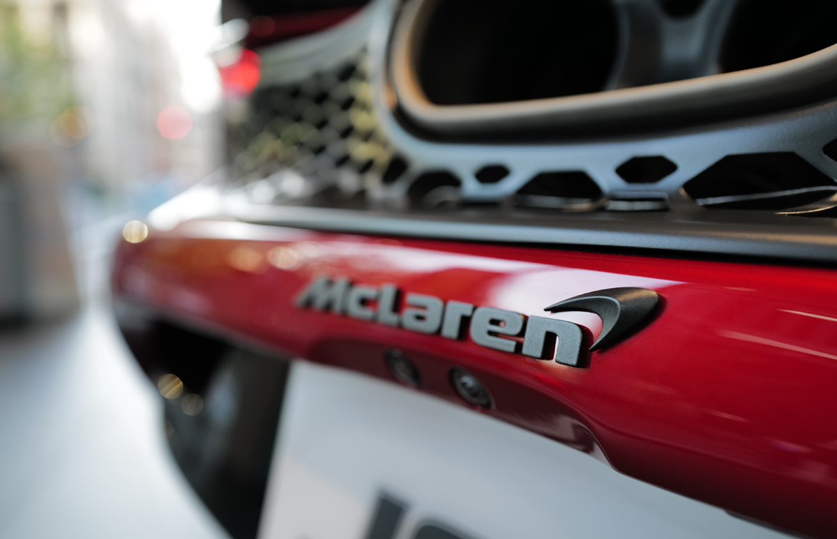 マクラーレン750S「JC96」のリアと「Mclaren」エンブレム