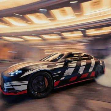 メルセデスAMGの新型ハイパーセダンEV、GT XX市販バージョンがカモフラージュを脱ぐ。新プラットフォームに軸流モーターで「革命」を起こすか