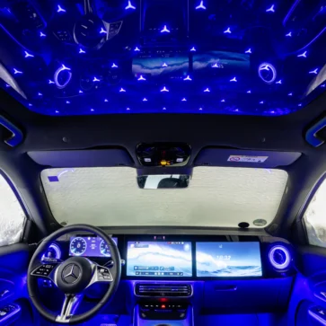 メルセデス・ベンツ、新型GLBの「未来的でクラブの中にいるような」インテリアを初公開。− 氷点下テスト中に見せた進化の証とは