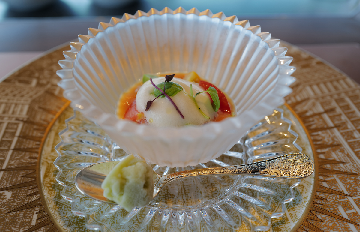 現在「サード」カメラの買い替えを検討中。現在使用しているのはSONY RX100 M6、しかしRX100 M6やiPhone 17 Pro MAXでは「食べ物が美味しそうに撮れない」