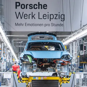 ポルシェ・ライプツィヒ工場が世界最高峰の自動車生産工場に。「リーン生産アワード」受賞の秘密兵器とは