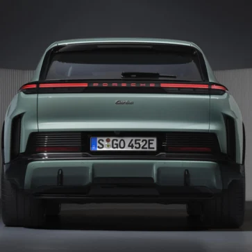 まさに衝撃。ポルシェ史上最強の「カイエン・ターボ エレクトリック」は同社史上もっともヘビー。バッテリー単体でかつての356SLとほぼ同じ600kg