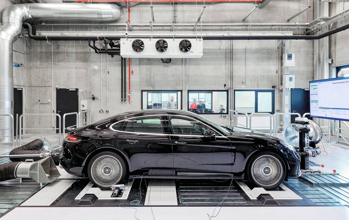 ポルシェが開発拠点ヴァイザッハに新設した「ロード・シミュレーション・テストベンチ」とは?“走りの本質”を再現、AIと実走データが融合した次世代開発手法を取り入れる