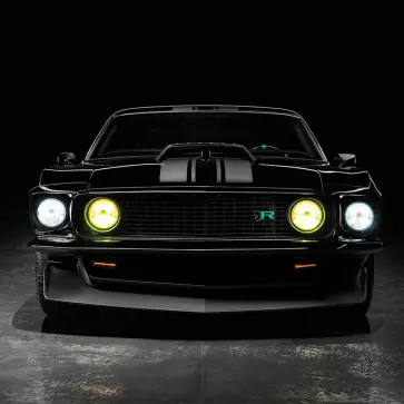 1969年製のマスタングが800馬力のクールな「ヴィラン風」モンスターに。米レストモッダーによる「キングピン」公開。カスタム費用は約1億円