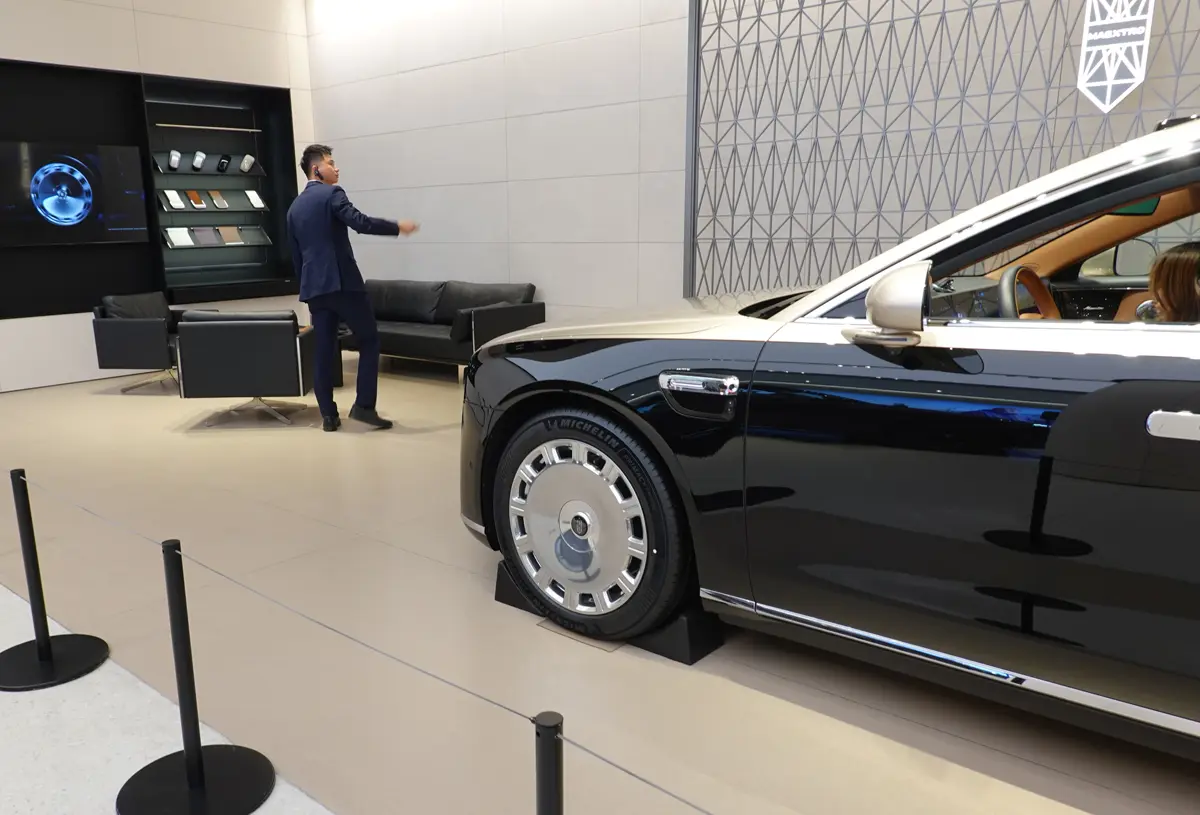 ファーウェイのEV、マエストロS800（フロント）