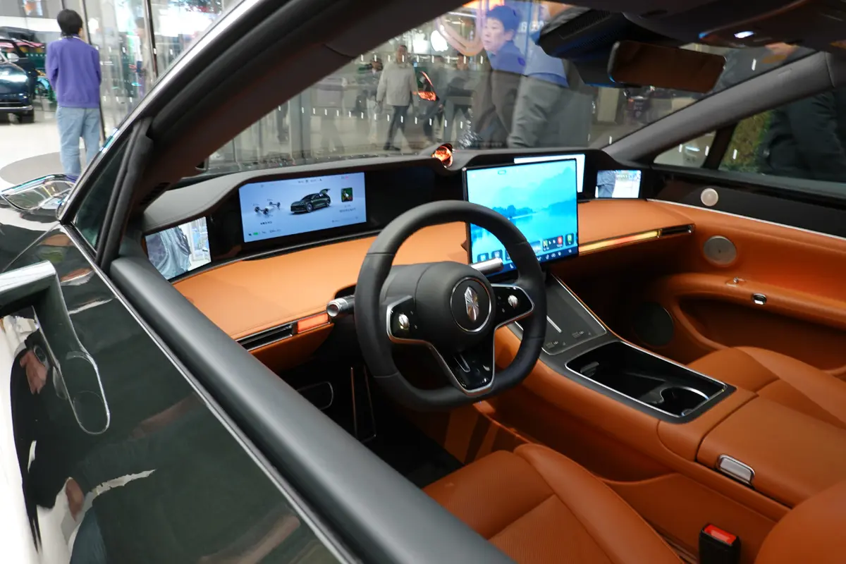 中国車（ファーウェイ）のインテリア